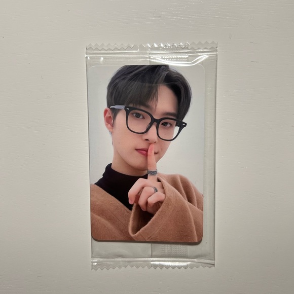 ATEEZ OFFICIAL MINGI PHOTO CARD THE WORLD EP.FIN: WILL KTOWN4U - Picture 1 of 2
